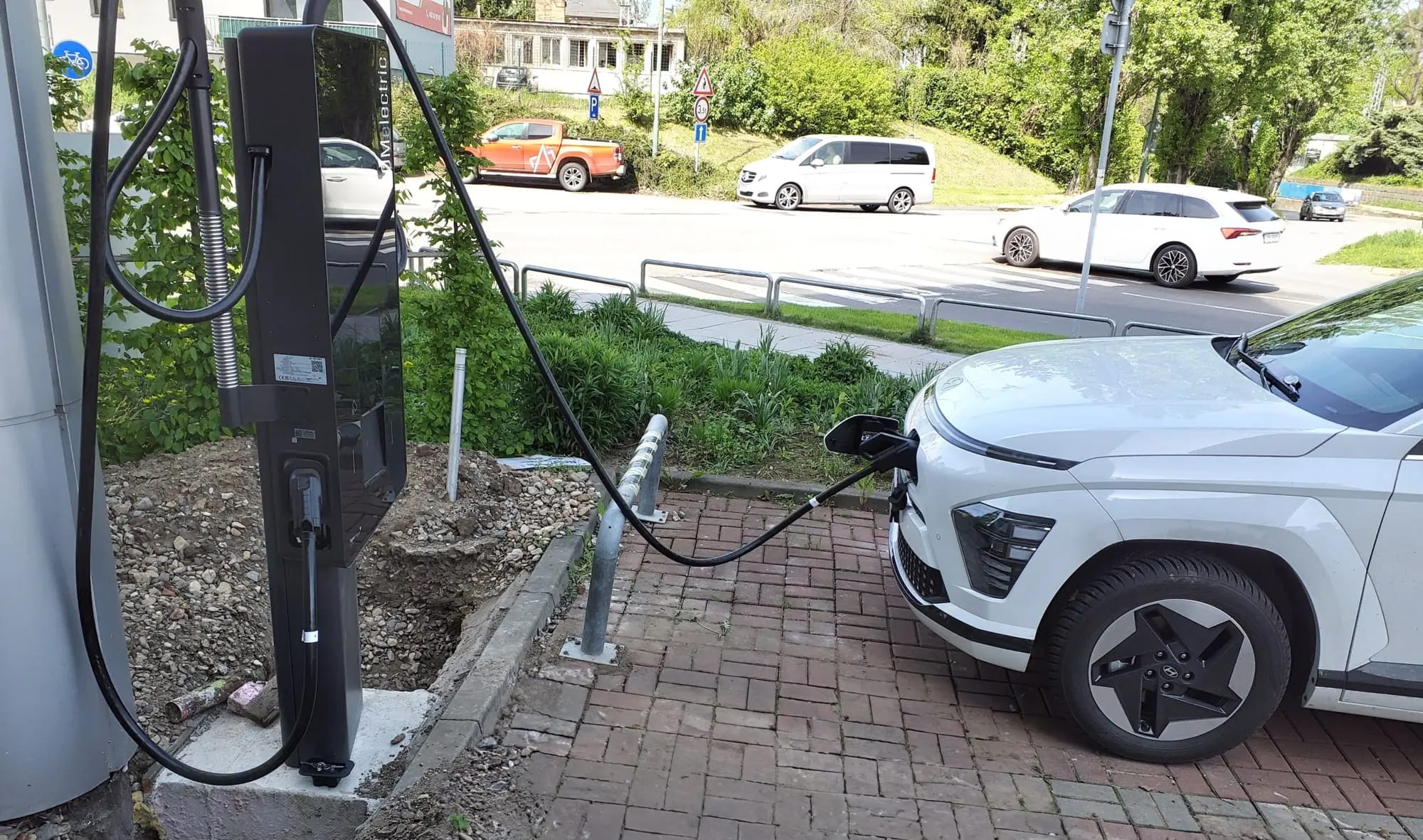 Naše realizace nabíjení elektromobilů u zákazníka MND Hodonín.